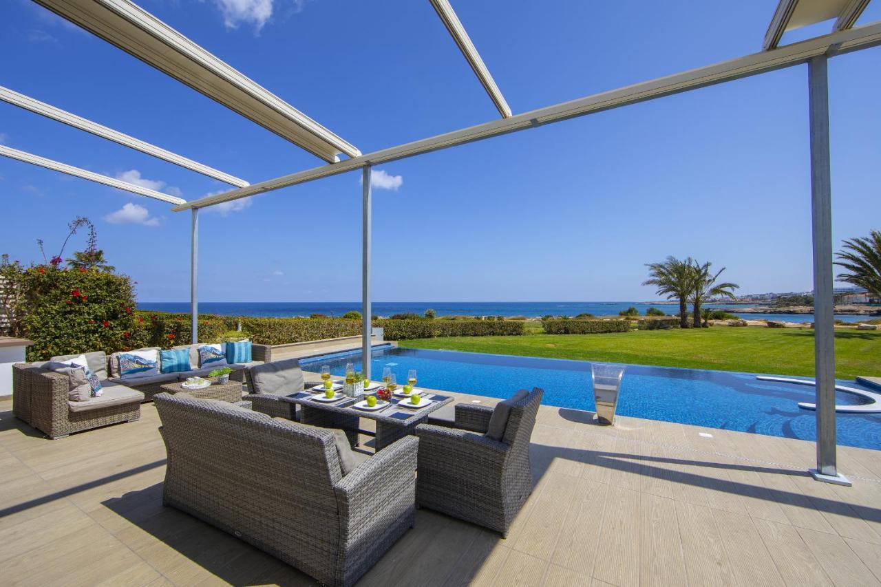 Protaras Seafront Villa Infinte Aretousa Eksteriør billede